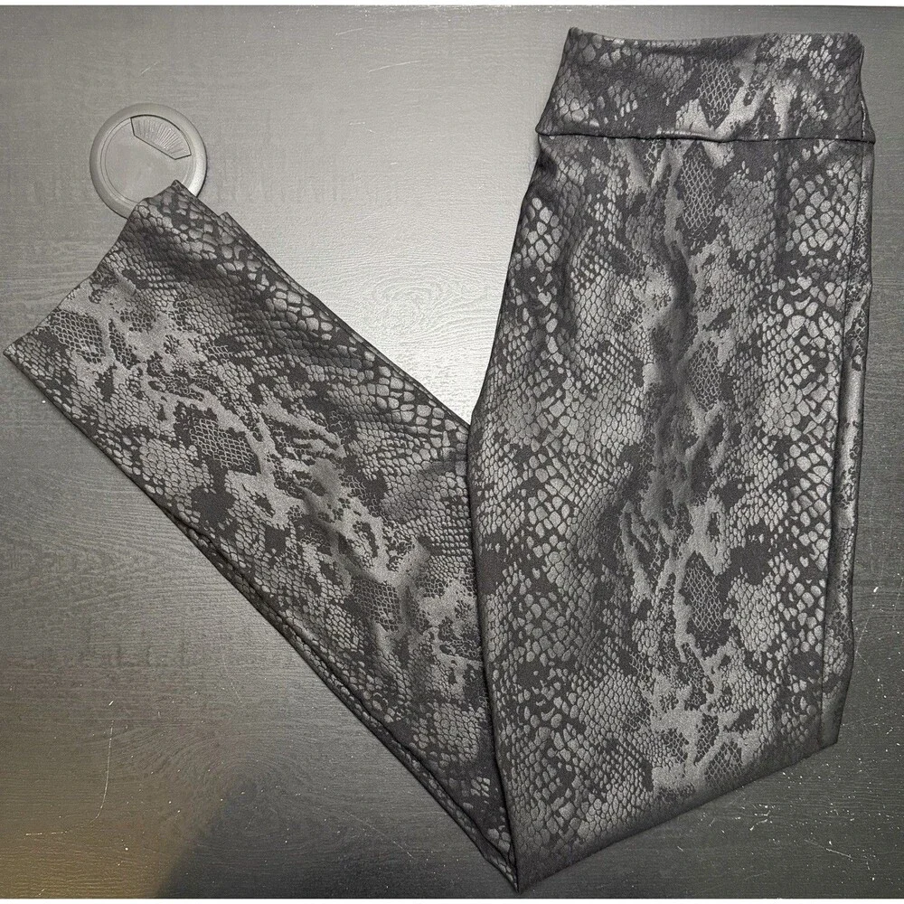 Krazy Larry Pants Women's Size 6 Black Tonal Python Print Pull On Stretch
